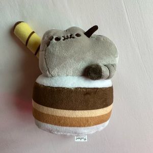 Pusheen dessert plush